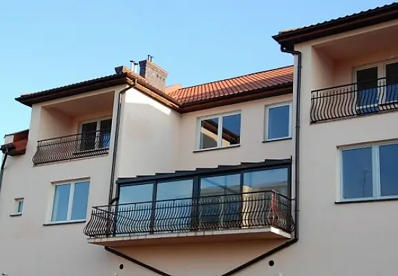 Zabudowa balkonu — dlaczego to dobre rozwiązanie?
