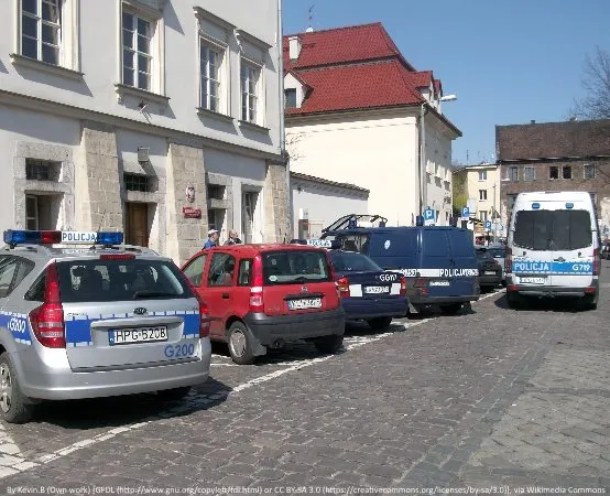 Policjanci wspierają osoby w kryzysie bezdomności - każdy może pomóc