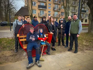 Metalowe serce wróciło do Kluczewa jako ławka z historią