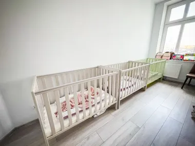 Trojaczki dostały miejsce na swoim, a program dla dużych rodzin ruszył dalej