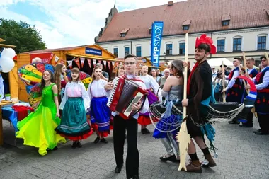 Stare Miasto w rytmie Hanzy. Jarmarki wciągają zapachem, muzyką i historią