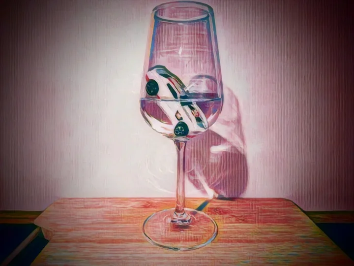 Przyjechała na posterunek pijana - wcześniej wyjechała po kolizji i uciekła