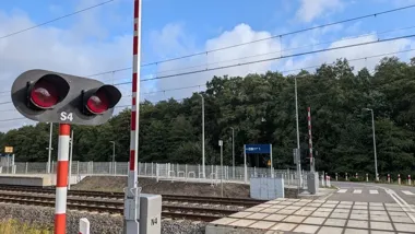 Rogatki zamknęły się za autem - jedna decyzja może ratować życie