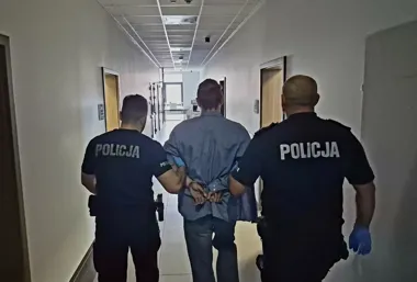 Domowa interwencja w Dolicach skończyła się zatrzymaniem 26-latka i zarzutami